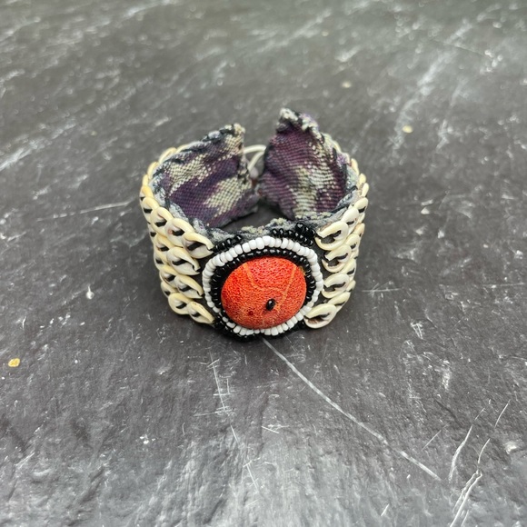 Handmade beaded / shell bracelets - Picture 6 of 6